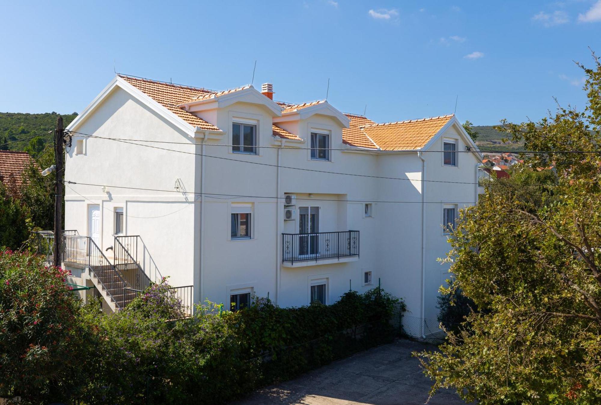 Apartments Lustica Radovici Exterior photo